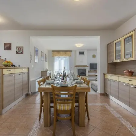 Villa Mateja Karigador