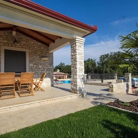 Mateja Villa *