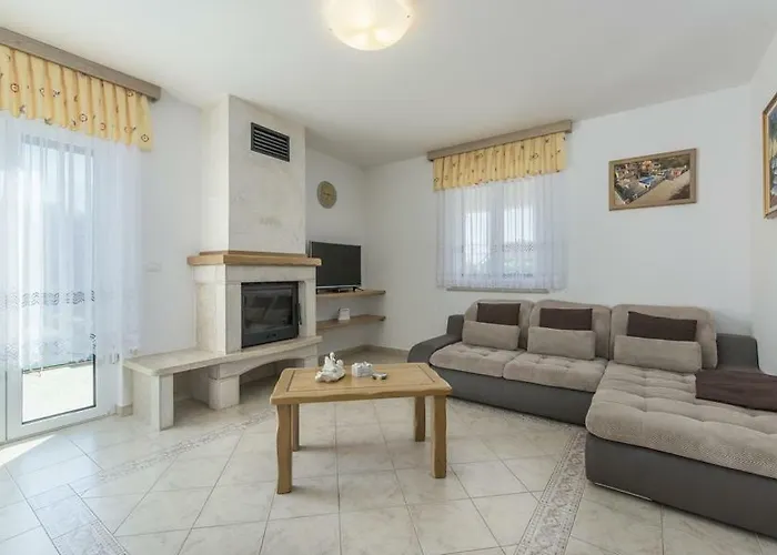 Mateja Villa Karigador